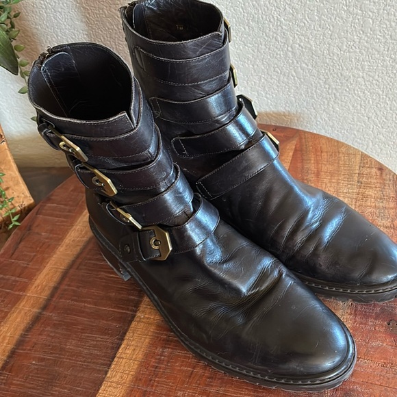 STUART WEITZMAN leather combat boots, brown, brass buckle/straps, lug sole. 7 - Picture 5 of 17